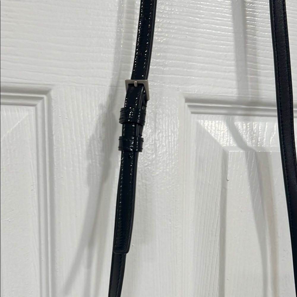 Saint Laurent Black Crossbody Bag with Sleek Design - Picture 8 of 8